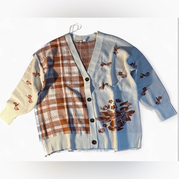 Women's V-Neck Sweater - Cream and Brown - Picture 4 of 5